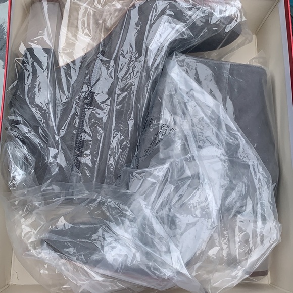 Worn once Enzo Angiolini Gray Suede Boots size 8M - Picture 10 of 12